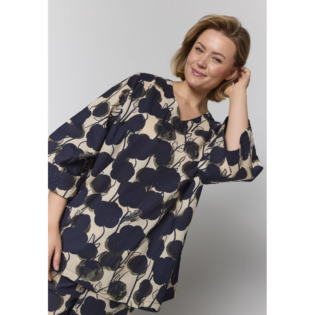 Gozzip Woman GElse-Marie Blouse Blouse Sand with black flowers