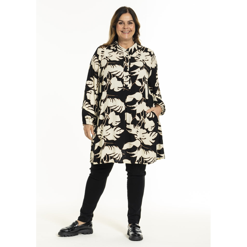 Gozzip Woman GGurly Tunic Tunic Black with offwhite flower