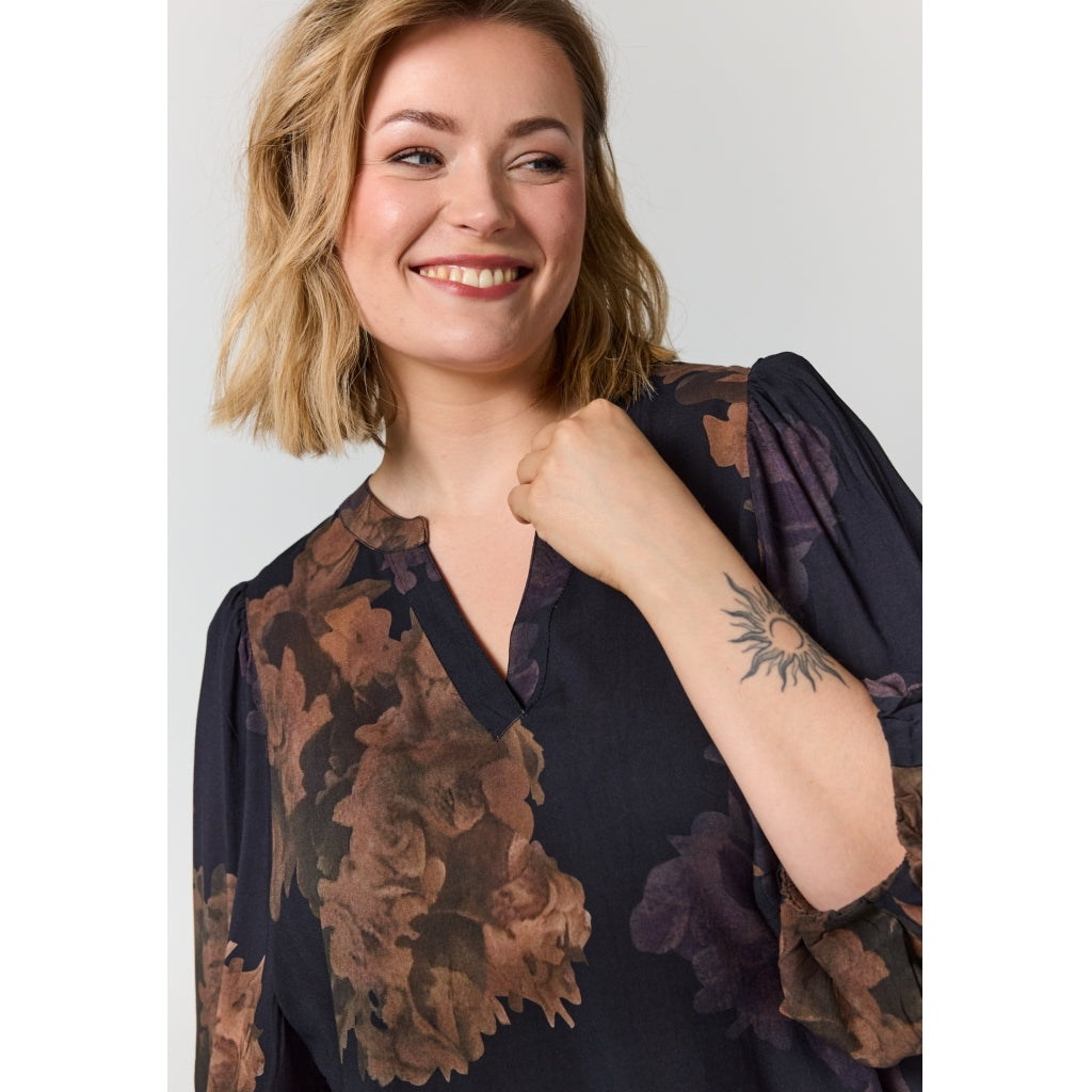 Gozzip Woman GVilde Blouse Blouse Black with big flowers